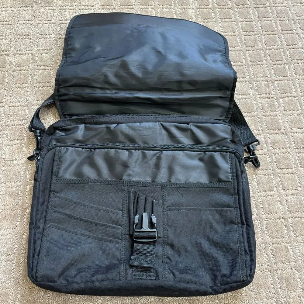 Targus Laptop Computer Bag Black Adjustable Shoulder Strap Travel Padded Pockets